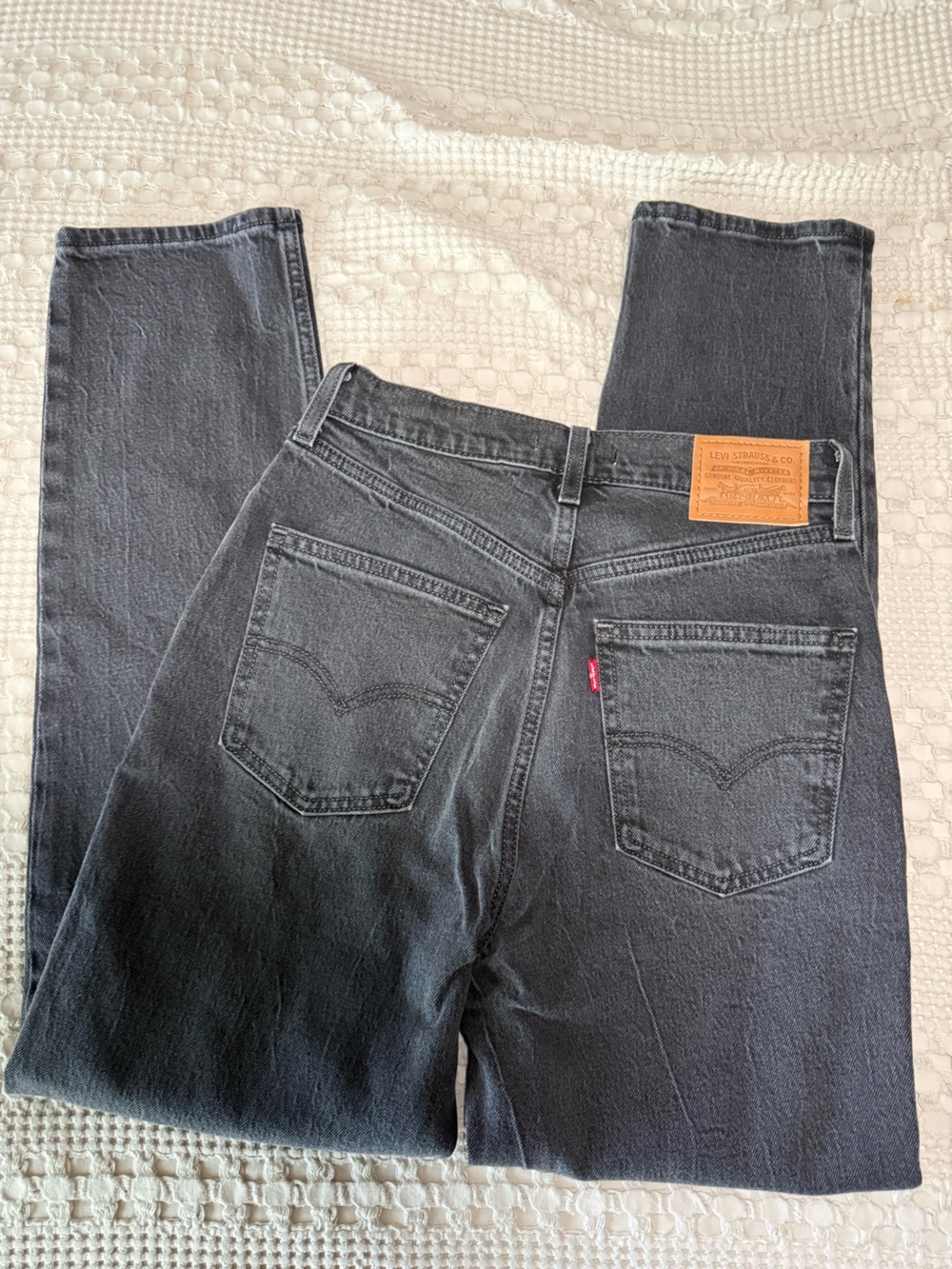 Levi's 70s High-Rise slim Straight Jeans in Black Wash - Picture 7 of 8